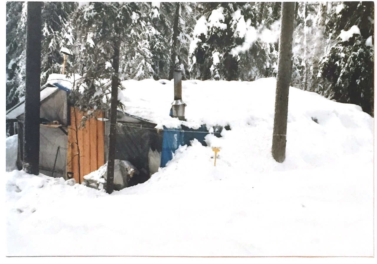 Insulating shelter with snow